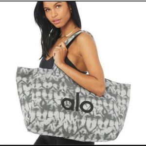 ALO Yoga Limited Edition Grey Tie Dye tote bag large NWT